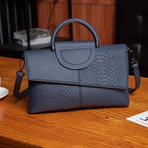 Luce vegan leather clutch